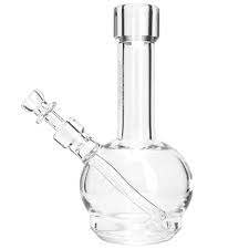 The mini GRAV® Round-Based Water Pipe is 6" tall and made on 25mm tubing. Its fission downstem diffuses smoke through water and is fixed inside the pipe to prevent damage.The round-based water pipe comes ready to use with a 10mm GRAV® Cup Bowl and functions best with approximately 1" of water.
