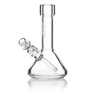 The mini GRAV® Beaker Water Pipe is 6" tall and made on 25mm tubing. Its fission downstem diffuses smoke through water and is fixed inside the pipe to prevent damage.The beaker comes ready to use with a 10mm GRAV® Cup Bowl and functions best with approximately 1.25" of water.